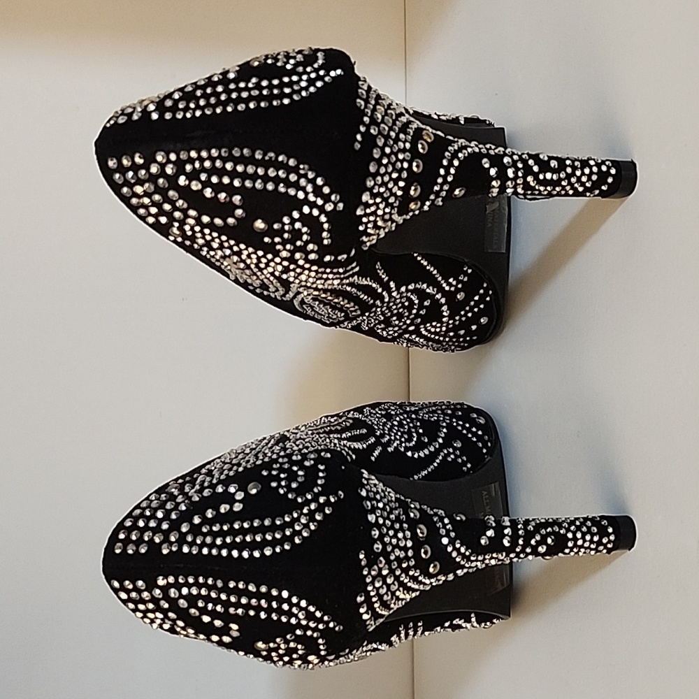 Shoes - Picture 3 of 4